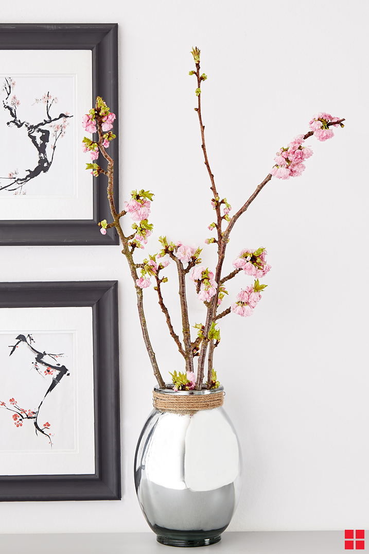 Mirrored glass vase.